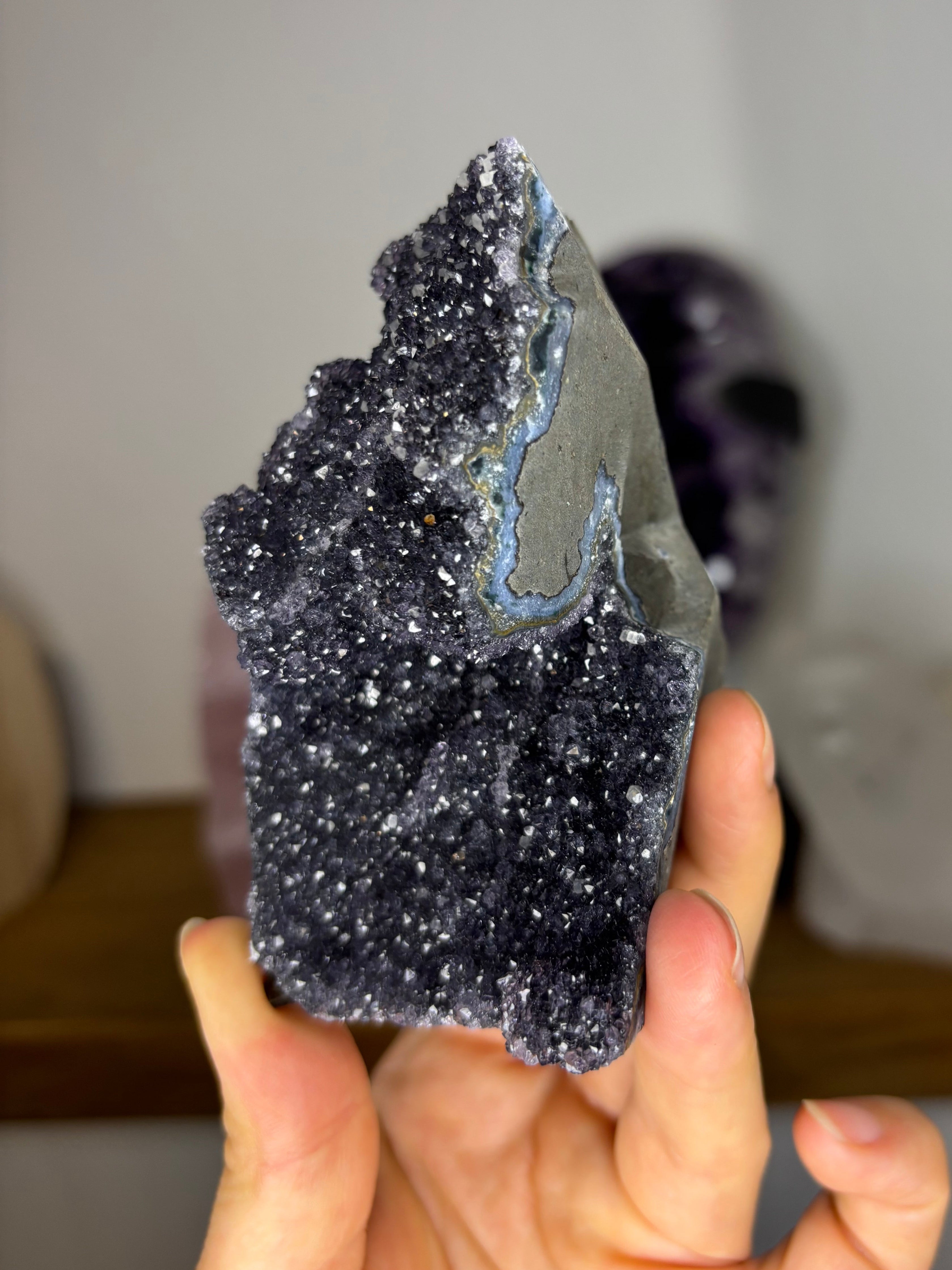Donkere Amethist cluster uit Brazilië