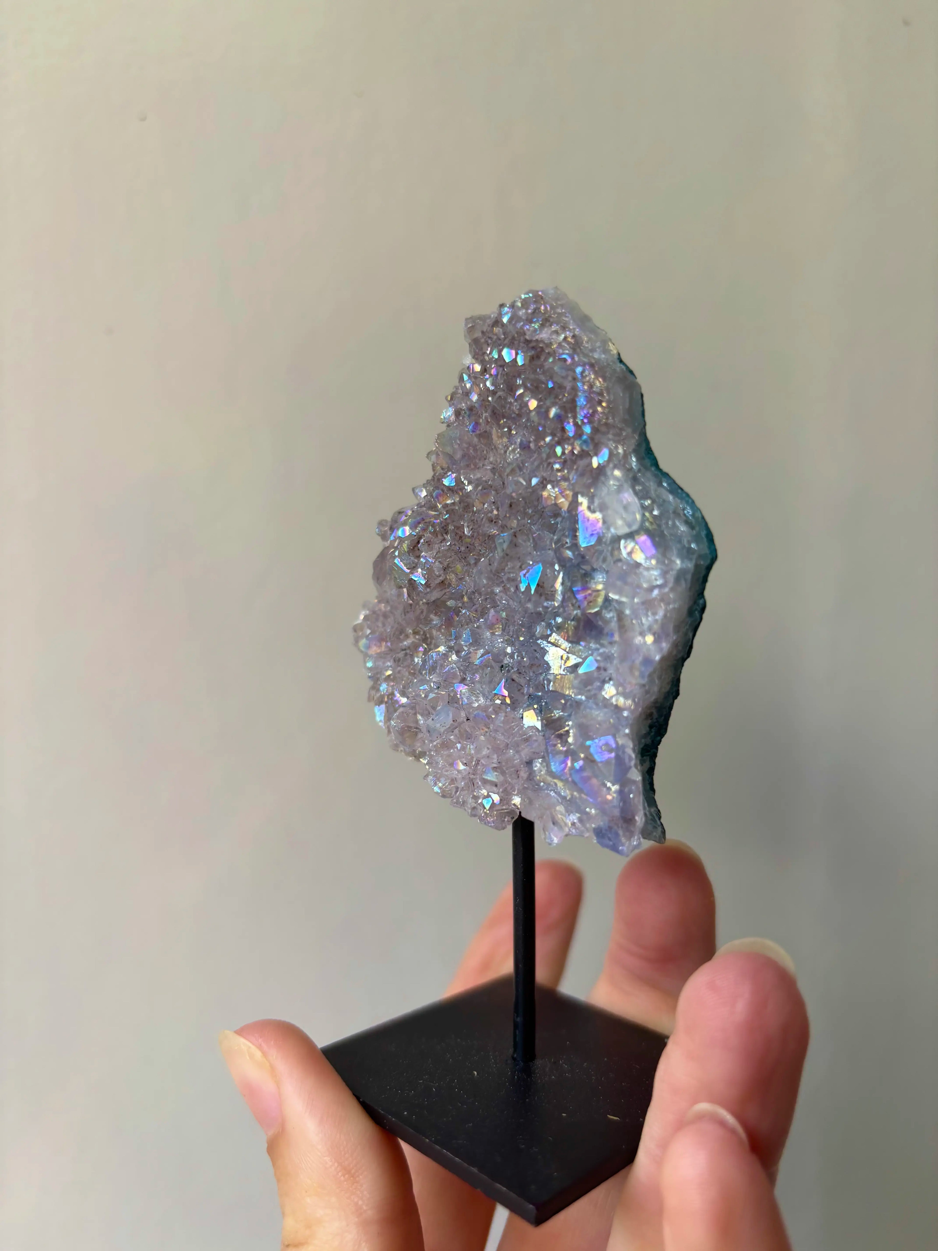 Angel Aura Amethist op standaard