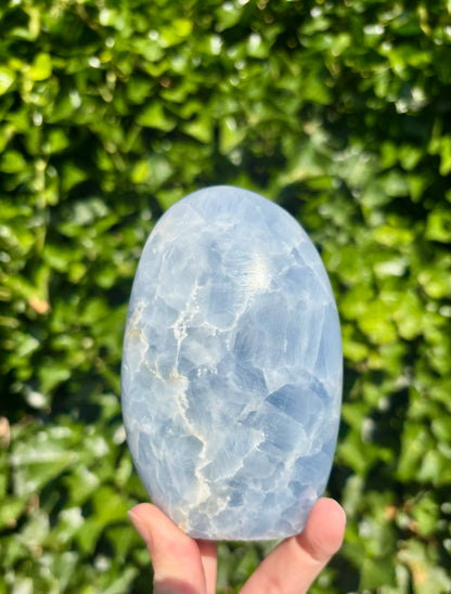 Blauwe calciet free form