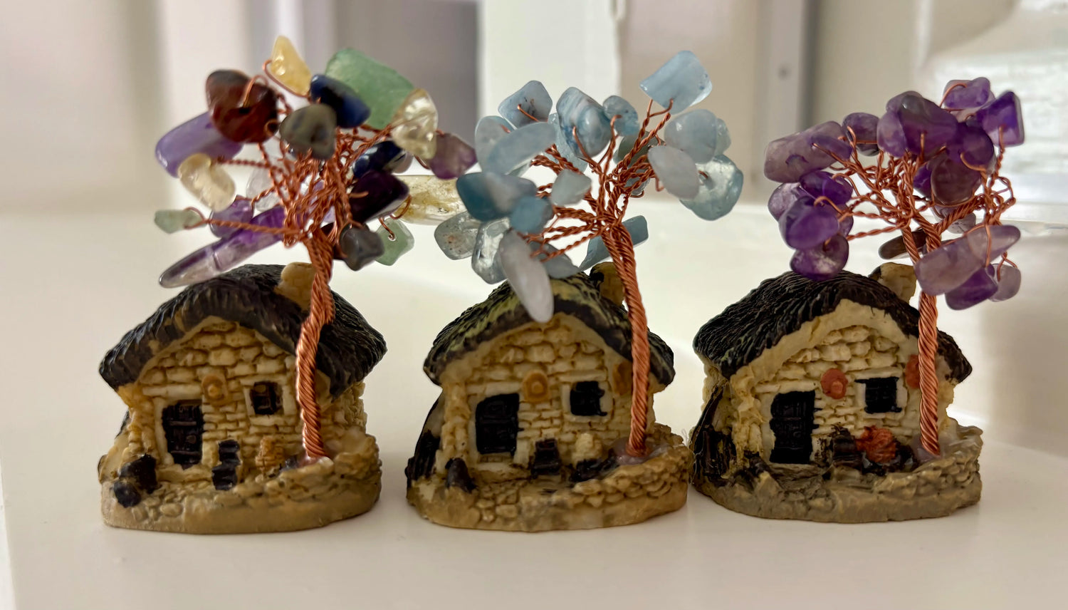 Huisje met aquamarijn boom