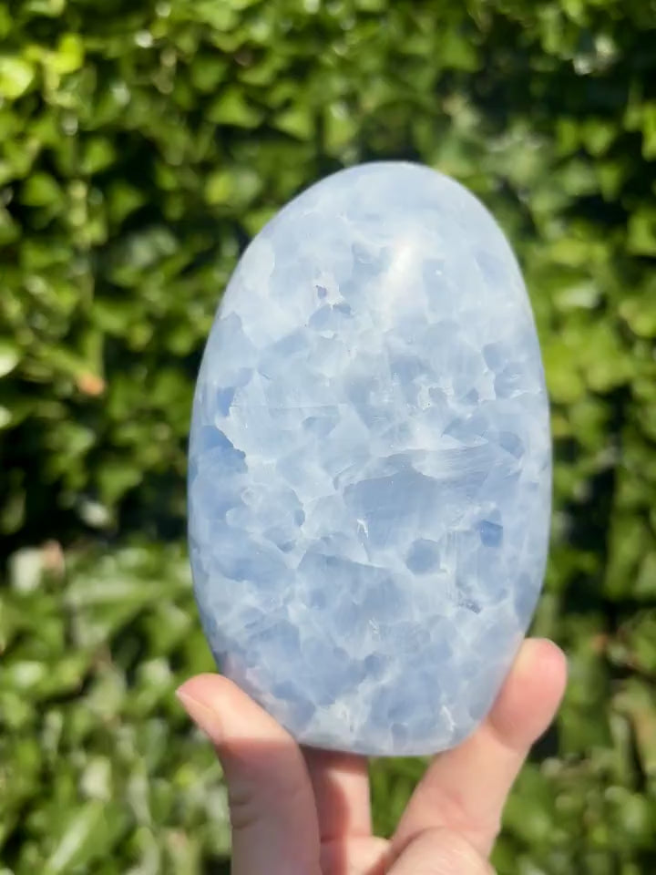 Blauwe calciet free form