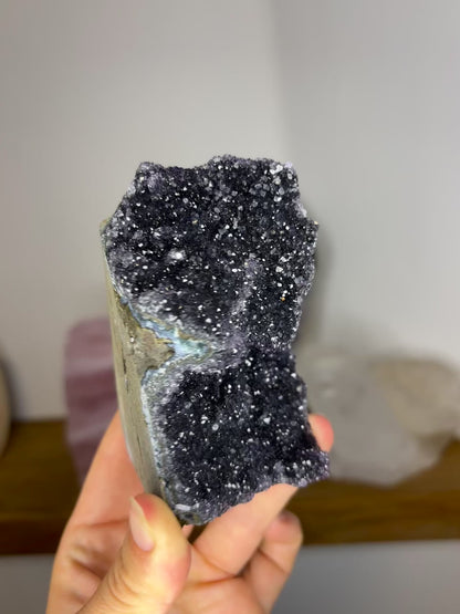 Donkere Amethist cluster uit Brazilië